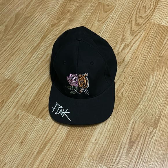 Baseball cap - Picture 1 of 3